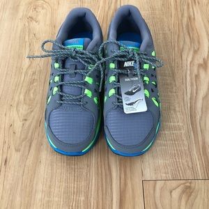 Brand New Nike Dual Fusion Run 2 Boys 3.5